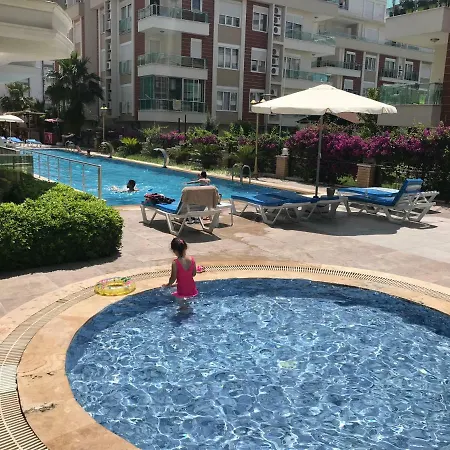 Appartement 10 Minutes Walk To The Beach, 1+1 Residence, Antalya
