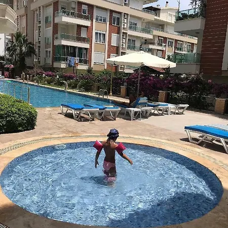 Appartement 10 Minutes Walk To The Beach, 1+1 Residence,